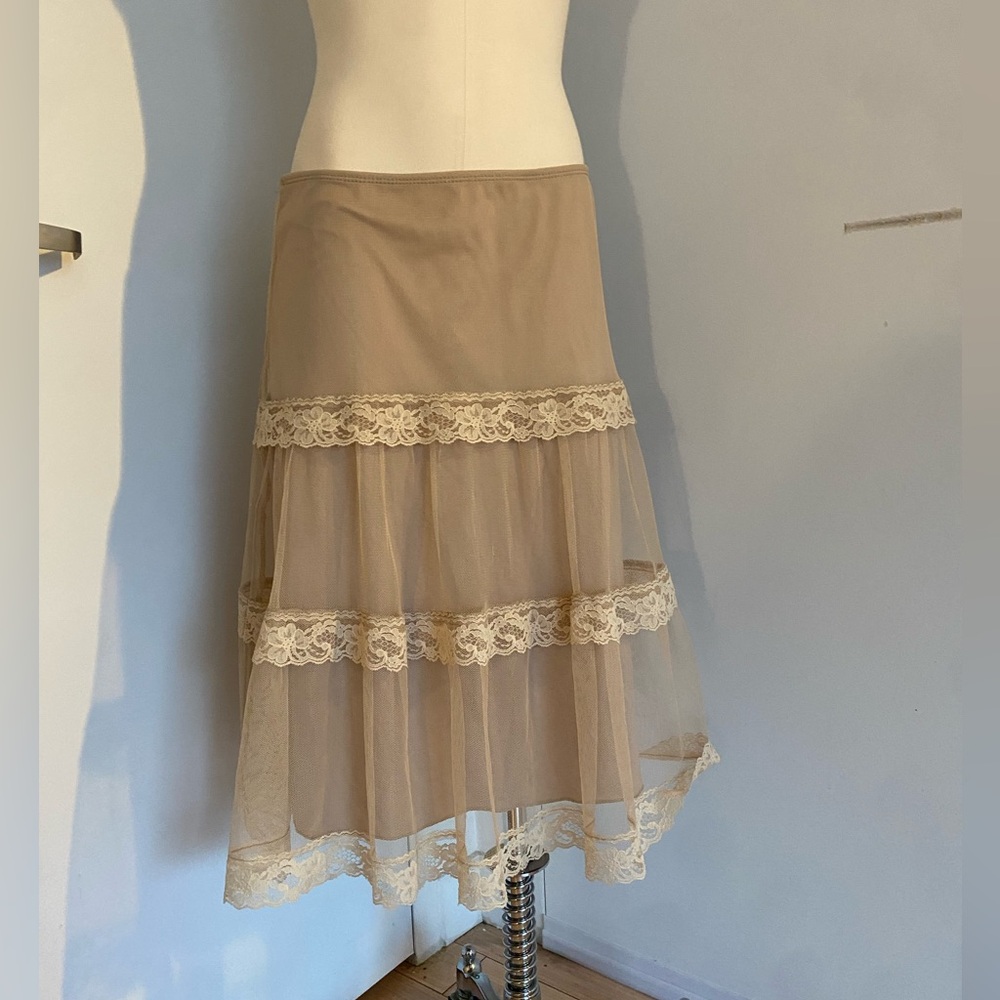 Vintage lace skirt in cream